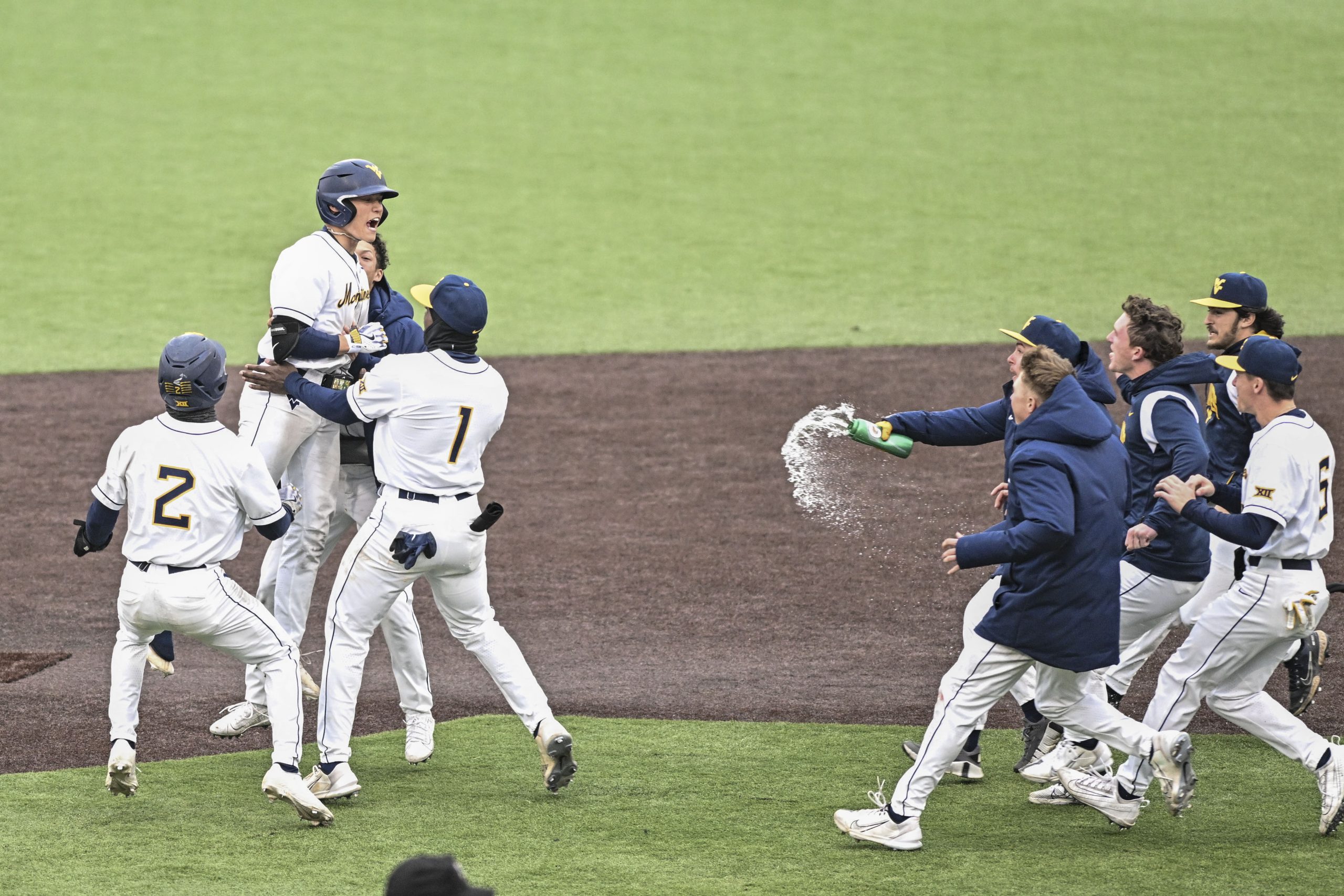 J.J. Wetherholt comes up with clutch hit to lead WVU to a walk-off win against Xavier